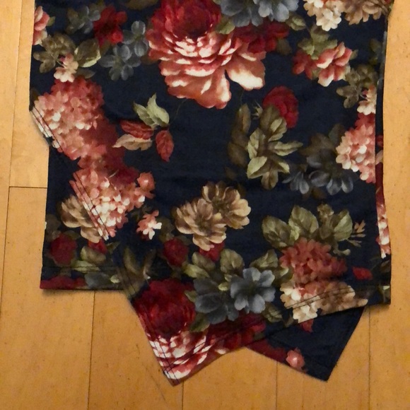 Flower choker/ring neck strap Blouse/Top - Picture 4 of 8